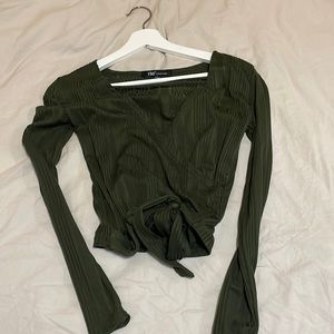 Long sleeve green top v neck, wrap around